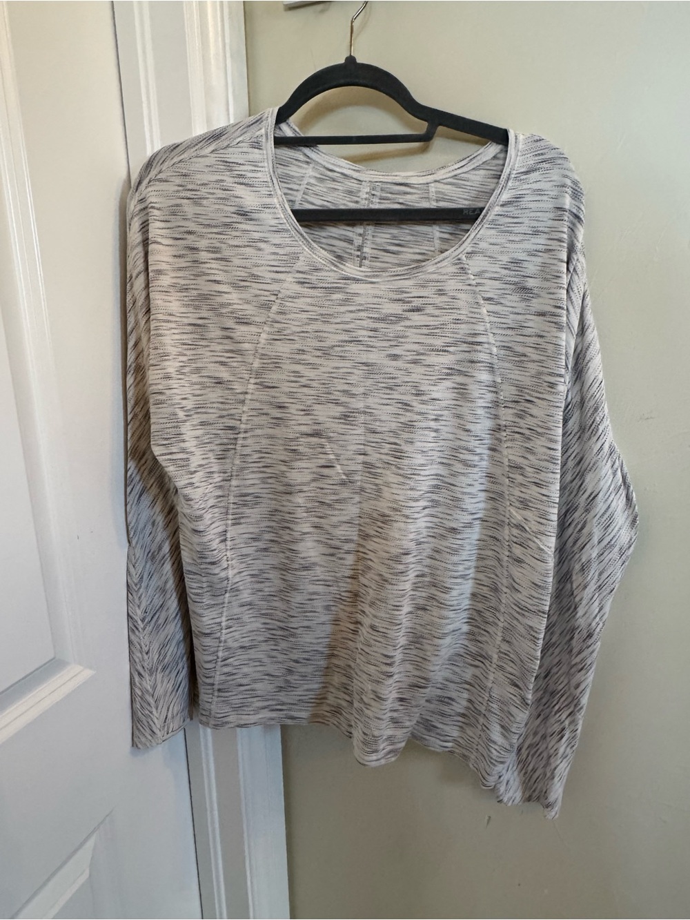 lululemon athletica Heathered Light Gray Long Sleeve Top